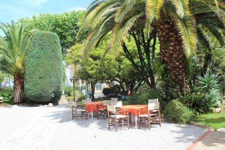Hotel Aiglon Мантон Екстер'єр фото